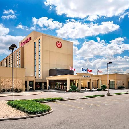 Sheraton Toronto Airport Hotel & Conference Centre Exterior photo