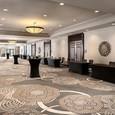 Sheraton Toronto Airport Hotel & Conference Centre Exterior photo