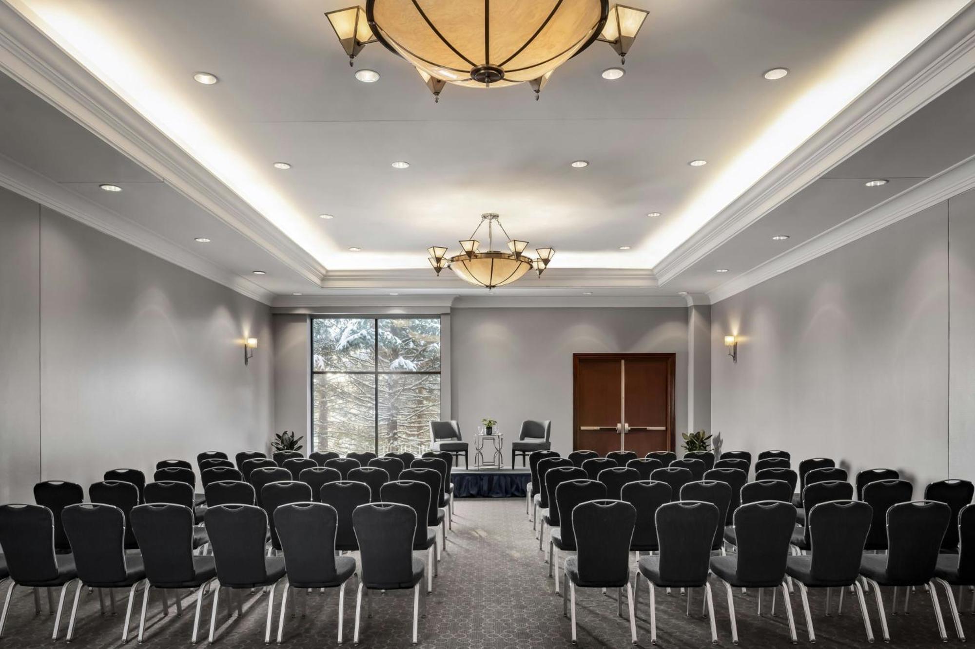 Sheraton Toronto Airport Hotel & Conference Centre Exterior photo